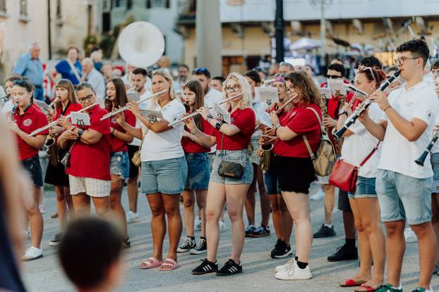FOTO Vižinada ponovno slavila okuse tradicije: Moglo se kušati 215 kolača na 28. Slatkoj Istri