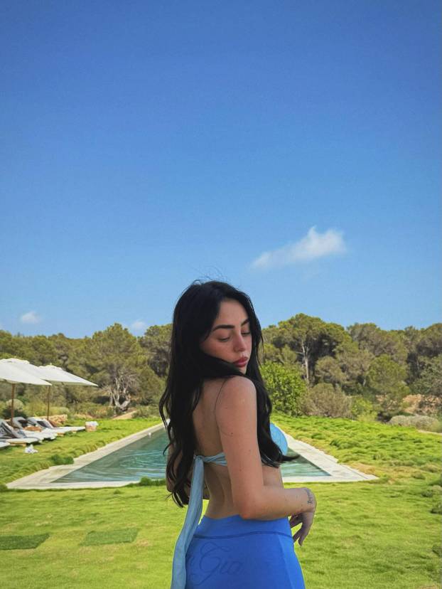 FOTO Argentinska pjevačica je ostavila Yamala zbog realovca?!