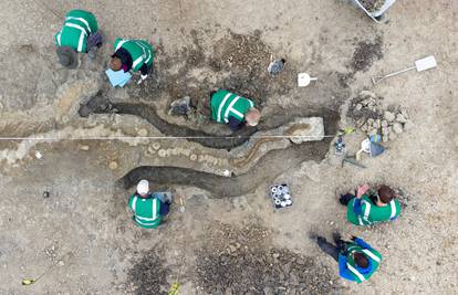 U Engleskoj pronašli najveći fosil morskog zmaja: Dug je 10 metara, a lubanja mu teži tonu