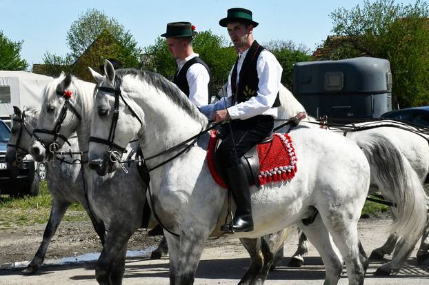 U Velikoj Kopanici održana manifestacija Uskrsno jahanje 