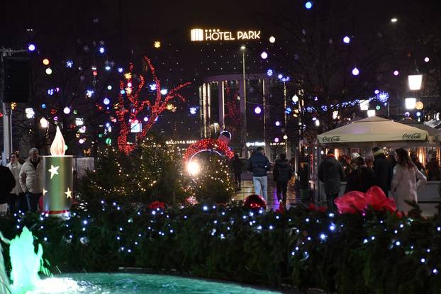 FOTO Advent u Slavonskom Brodu: Dvije lokacije, nove atrakcije i nezaboravni doživljaji