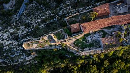 FOTO Ovakvu ju sigurno još niste vidjeli: Pogledajte kako tvrđava Klis izgleda iz zraka