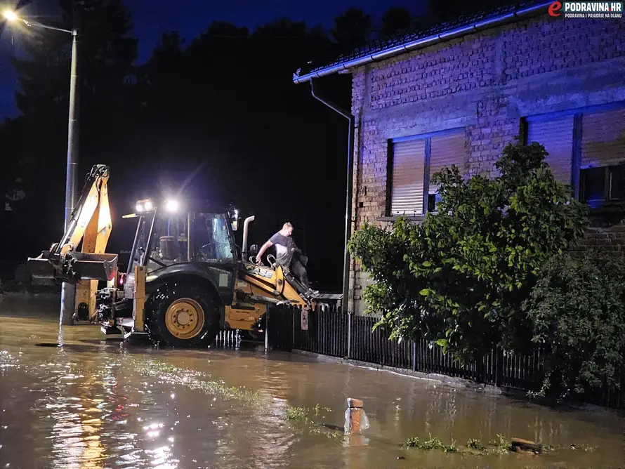 FOTO Rasinju pogodila poplava, iz podruma izvukli mrtvu ženu: 'Probali smo ju oživljavati...'