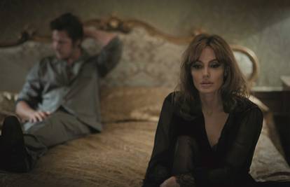 'Novi film Angeline Jolie je očajnički vapaj za Oscarom'