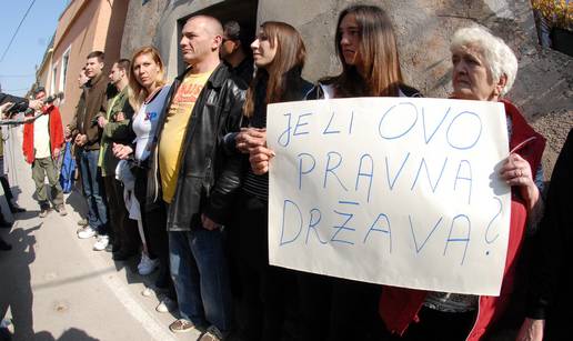 Arbanasi: Odgodili deložaciju devetročlane obitelji Vukić