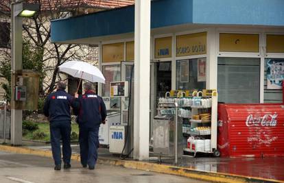 Udario je radnika u glavu i orobio benzinsku pumpu