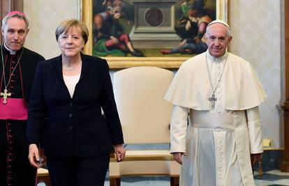 Papa Franjo zatražio od Angele Merkel da nastavi rušiti zidove