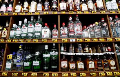 U Rusiji umrlo 26 ljudi zbog trovanja ilegalnim alkoholom, zbog toga uhitili šestero ljudi