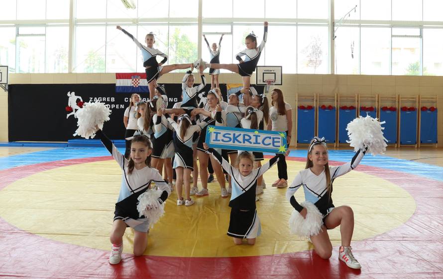 Navijačice u Zagrebu: Hrvatske plesačice zapalile su metropolu