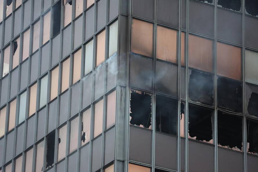 Zagreb: Dim i dalje izlazi iz Vjesnikovog nebodera