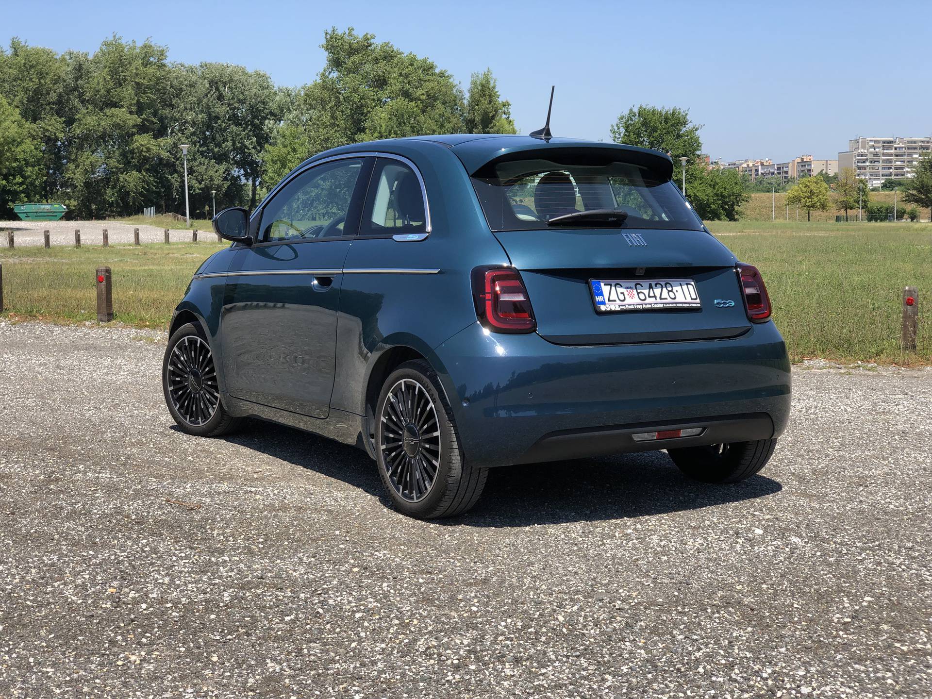 Testirali smo: Električni Fiat 500 je šarmantan, zabavan i dobar