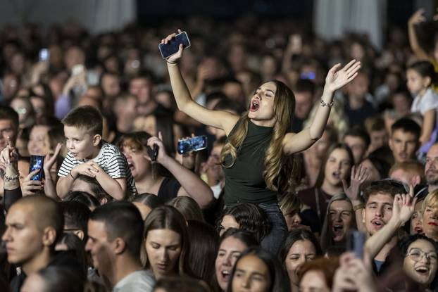 Vinkovci: Koncert Maje Šuput na 60. Vinkovačkim jesenima