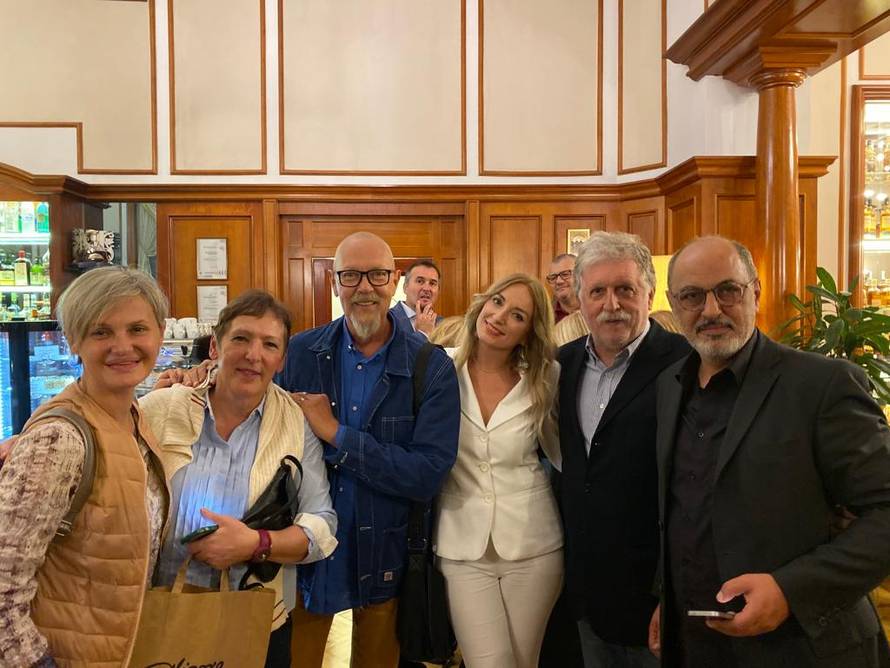 'Neka tajna veza': Zapjevala je u čast Jadranke Stojaković...