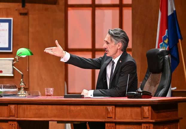 Zagreb: Ansambl kazališta Kerempuh premijerno je izveo predstavu Nenada Stazića "Pljuska"