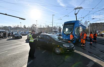 Zagreb: Tramvaj izletio s tračnica i sudario se s drugim