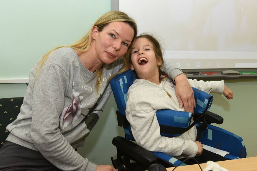 Robot Toby će  Maji iz Vrsara pomoći da crta, surfa i piše...