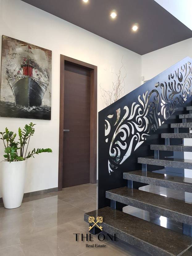 FOTO Ekskluzivnu vilu u Opatiji prodaju za 3,9 mil. eura: Unutra sve bliješti od stotina lampica!