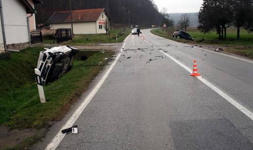 Dječak (2) ispao iz auta u kanal i teško se ozlijedio