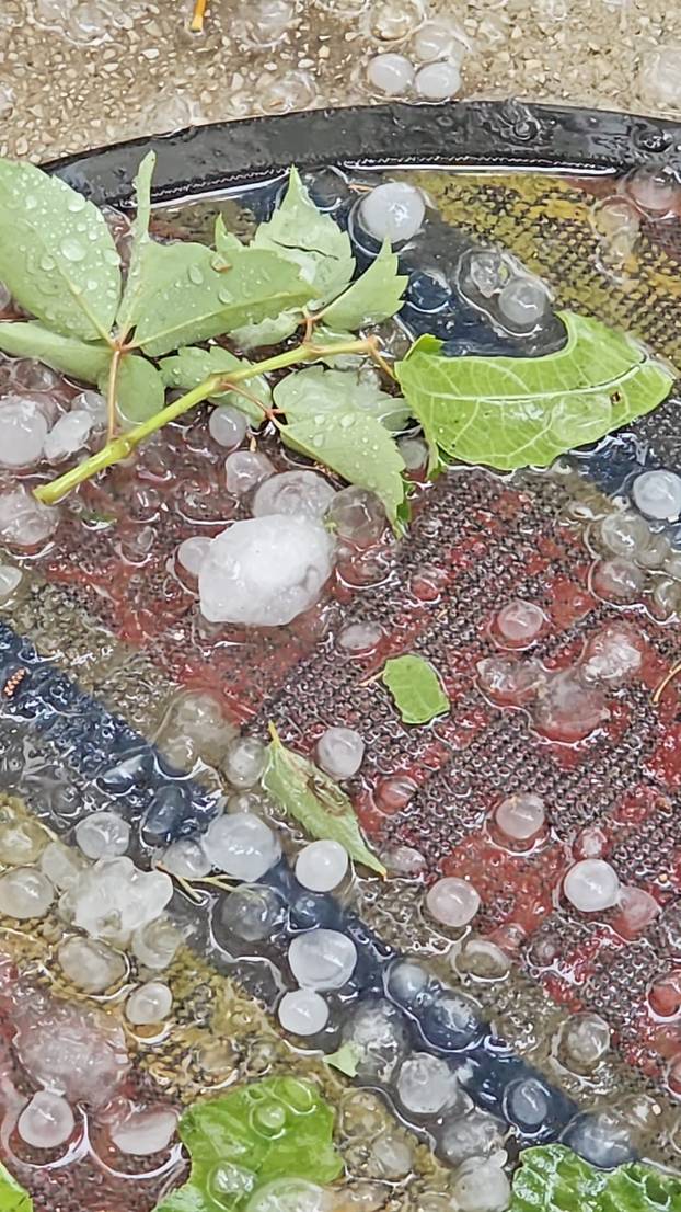 FOTO Split kao nakon tornada! Ovo je prognoza za danas: Za tri regije upalili alarm zbog oluje