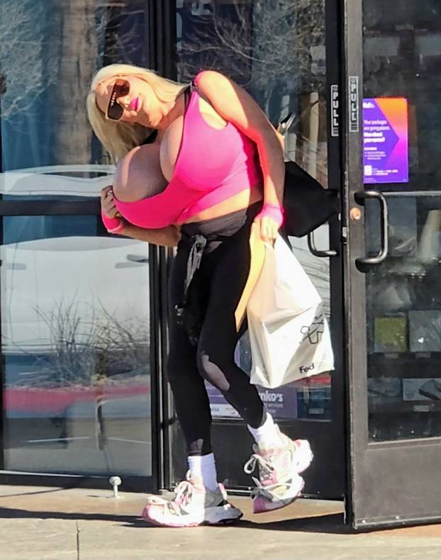 Adult Star Lexi Cox Shows Off Her Curves In Small Pink Top As She Attends The AVN Convention And Speaks About Donald Trump In Las Vegas, NV - 22 Jan 2025