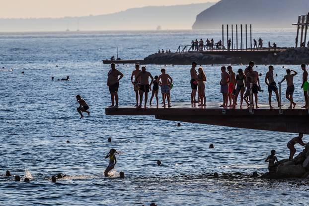 Split: Skokovi na Žnjanskoj plaži