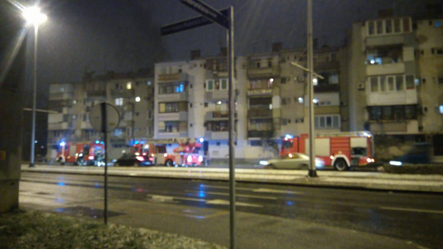 Gorio je stan u Prečkom, iz zgrade evakuirali dvoje  djece