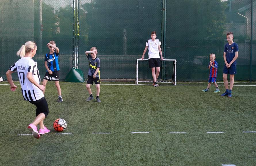 Mirela i njenih 7 nogometaša: 'Za ručak trebamo 3 kile mesa'