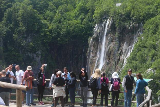 Turisti na Plitvicama
