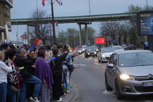 Beograd: Građani su se okupili kako bi dočekali studente iz Zapadne Srbije
