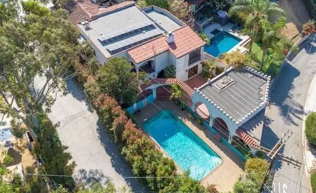 Leonardo DiCaprio lists for sale the Hollywood mansion he bought with his Titanic pay cheque