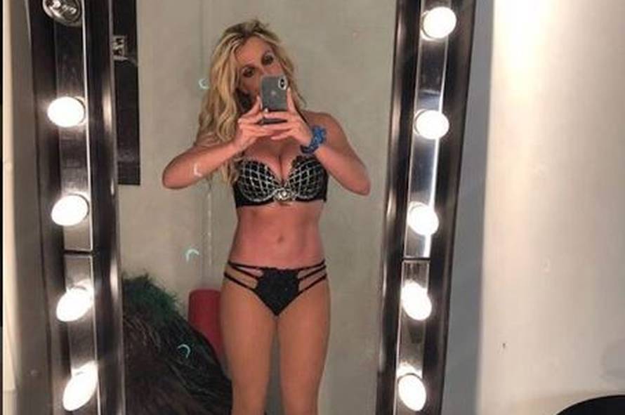 Britney nekada brijala glavu, a sada traži psihijatrijsku pomoć