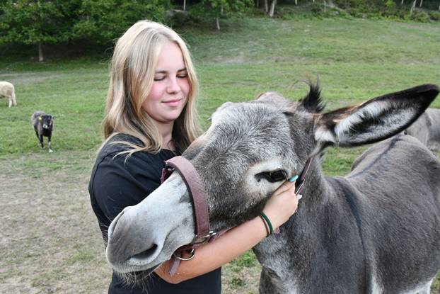 FOTO Kokoši, peseki, konji... Evo što sve skriva Enin ranč pun ljubavi: 'Oni su moji ljubimci!'