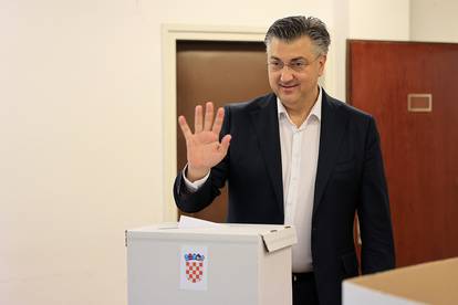 EU izbori: Na birališta su stigli Plenković, Tomašević, Petrov...