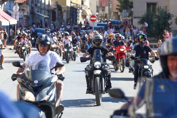 Defile motorista kroz PUlu