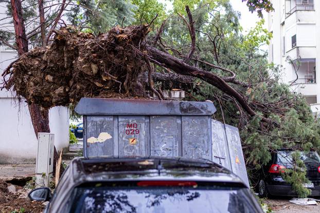 Olujno nevrijeme poharalo Mostar 