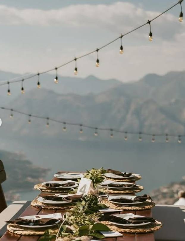 FOTO Ovaj kafić u Crnoj Gori ima najljepši pogled na svijetu!