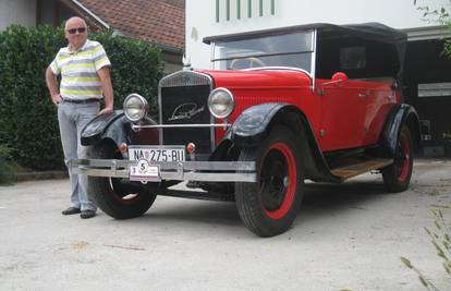 Vozi automobil iz 1930. god.: Na tehničkom prošao iz prve