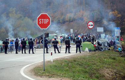 Pustimo sad migrante, imamo mi i većih problema od njih...