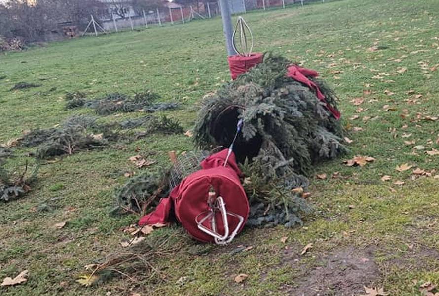 Ispred vukovarske crkve uništili adventski vijenac: 'Taj čin nam je mnogo povrijedio osjećaje'