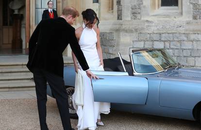 Meghan u bijeloj toaleti sjela u Jaguara s 'potpisom' Rimca...