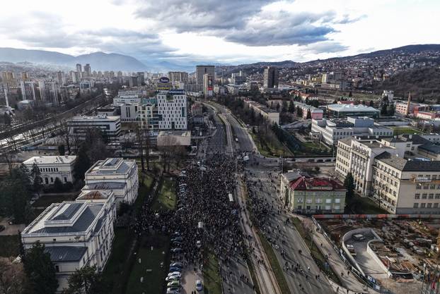 Sarajevo: Pogled iz zraka na okupljene u prosvjedu nakon stravične tramvajske nesreće