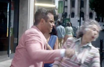 Robbie Williams udario bakicu šakom u glavu i gurnuo starca