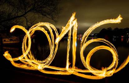 Sretna vam nova 2016.  godina!