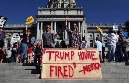 Građani slave diljem Amerike: 'Trump, gotovo je, otpušten si!'