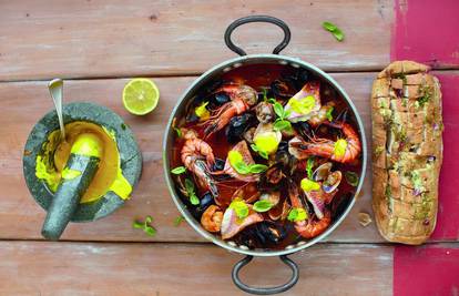 Jamie Oliver: Za 15 minuta riblji brodet, salata i povrtni chilli
