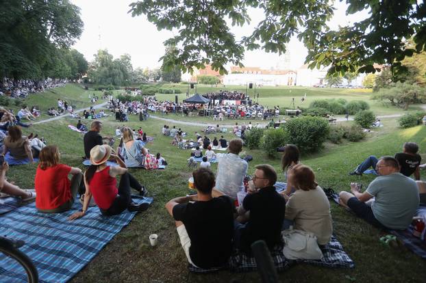 Karlovac: Klasika u parku Glazbene skole