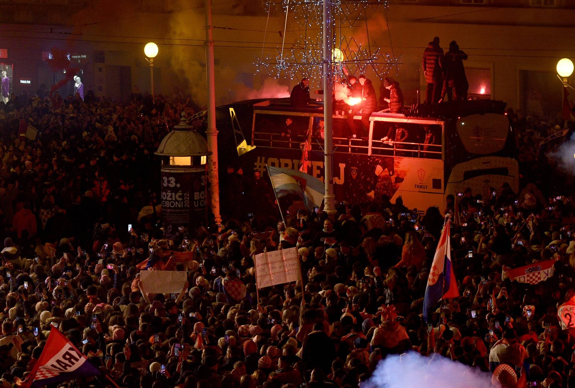 Zagreb: Vatreni stigli na trg