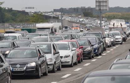 Smanjuju se gužve: Na Lučkom se čeka u koloni od 2 kilometra