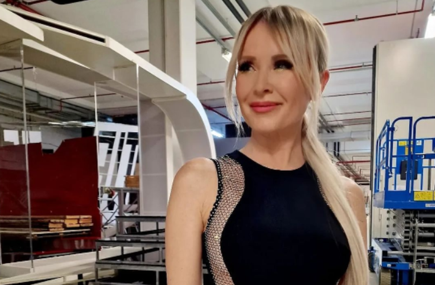 Danijela pozirala u haljini s izrezima bez donjeg rublja