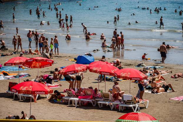 Split: Brojni turisti i građani dan proveli na Bačvicama